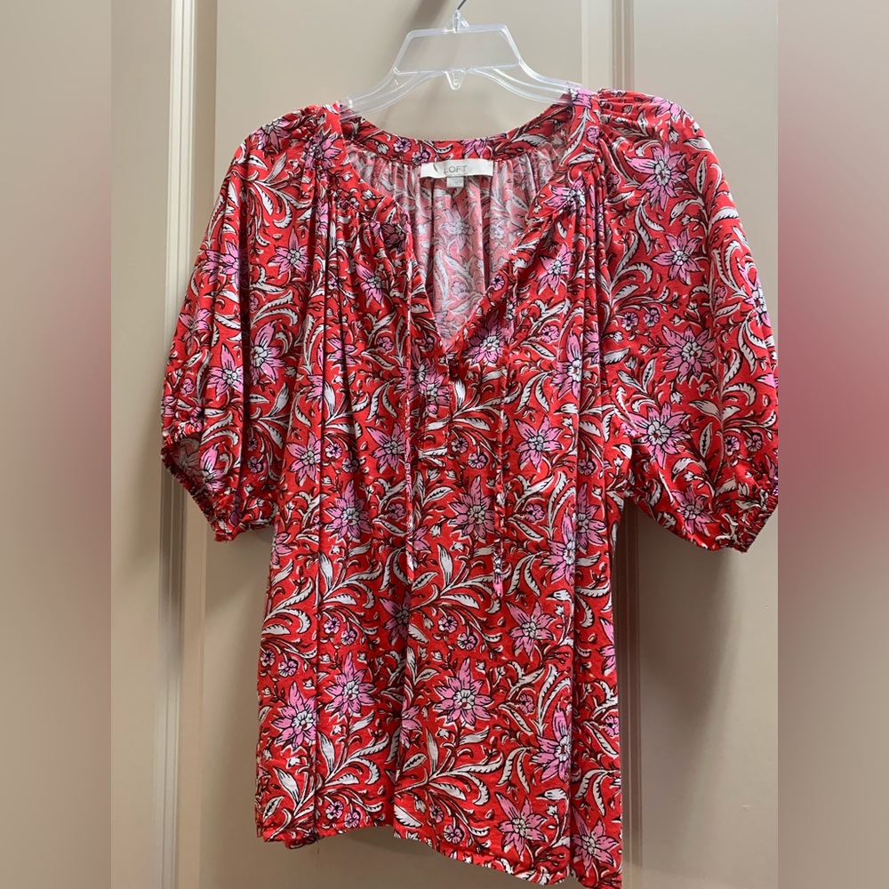 Floral print split neck blouse with puff sleeves.